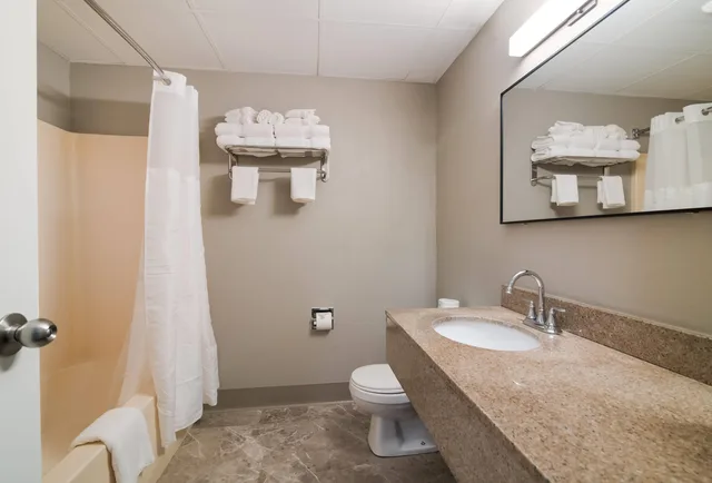 غرفة رباعية بسريرين كوين، Quality Inn & Suites South Portland, ME 10/10