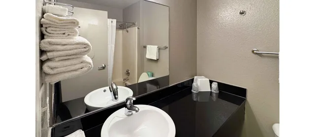 Room, Double Bed, Accessible, Motel6 Glenview, IL - Chicago North 3/5