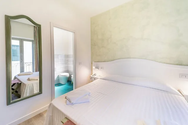 غرفة اقتصادية بسرير مزدوج بإطلالة على الحديقة في الملحق، Hotel Poseidon 6/10