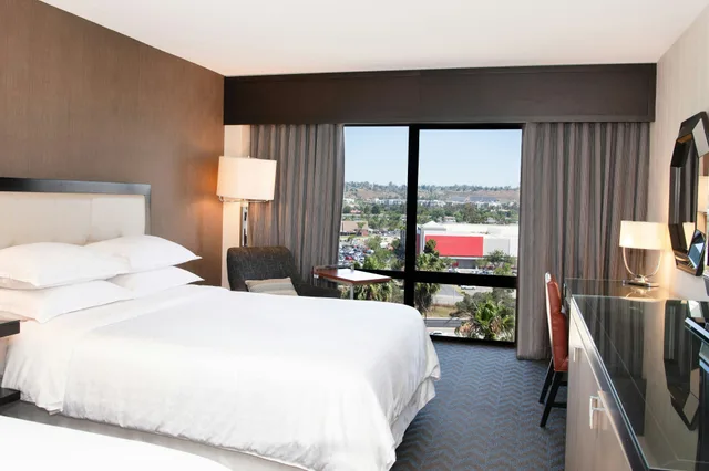 Room, 2 Queen Beds, Sheraton Mission Valley San Diego 2/4