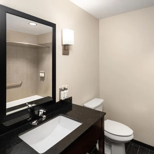 غرفة قياسية بسرير كوين لذوي الإعاقة، Garner Hotel Page - Lake Powell Area By IHG 6/10