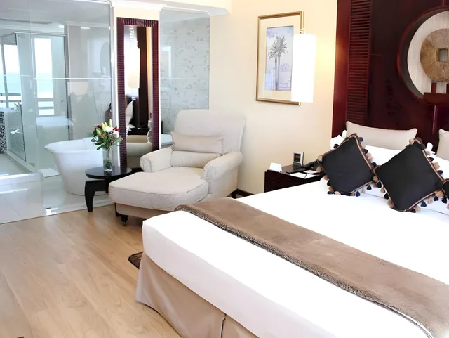 جناح جونيور، Sea Cliff Village 3/3