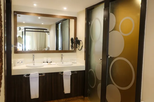 Interior, Colonial, Junior Suite, Ocean Front, Outdoor Jetted Tub, Majestic Colonial Punta Cana - All Inclusive 5/6