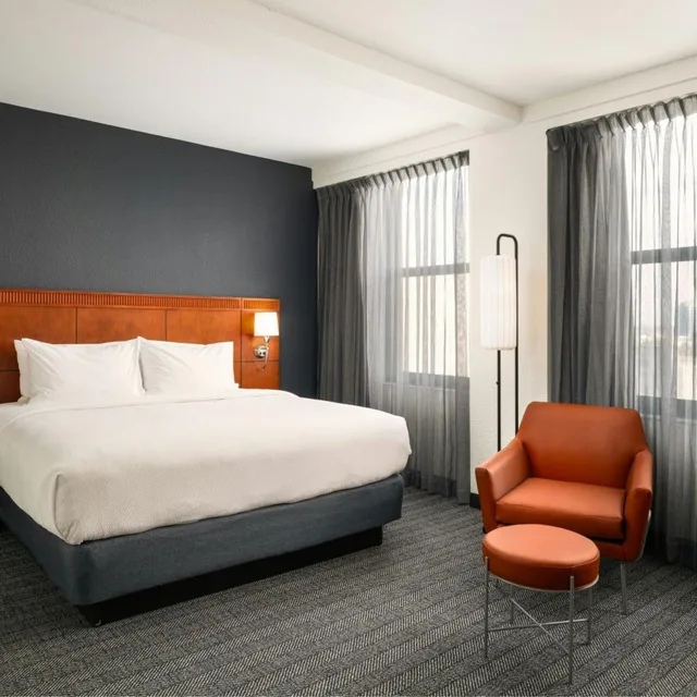 غرفة مفردة بحوض استحمام لذوي الإعاقة، Courtyard by Marriott St. Petersburg Downtown 3/6