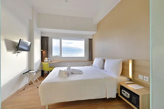 غرفة سوبيريور بسرير مزدوج، Whiz Prime Hotel Hasanuddin Makassar 4/5