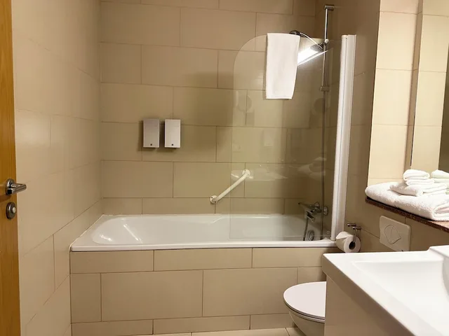 Standard, Triple, 1 Double and 1 Single Bed, Bathtub, Hotel Laki 5/7