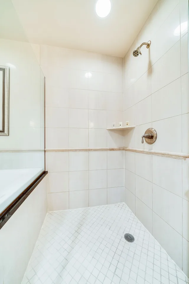 جناح ديلوكس بسرير كينج مع أريكة، Jet Luxury Resorts @ The Signature Condo Hotel 7/7
