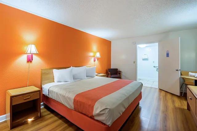 غرفة قياسية بسرير كينج للمدخنين، Motel6 Perry, GA 7/10