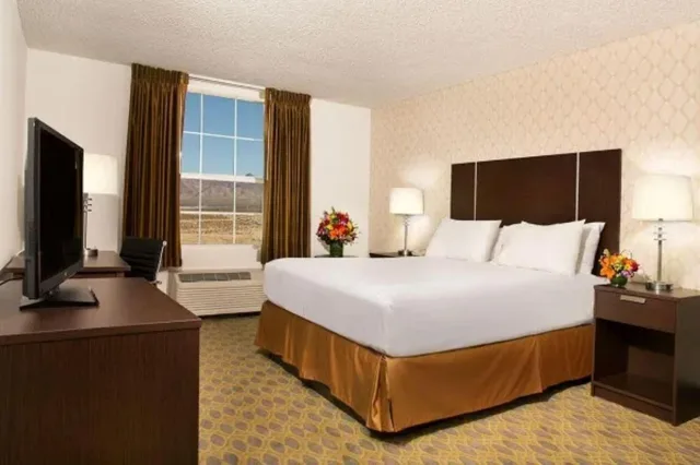 Tower, Suite, Double Bed, Parlor, Sofa, Smoking، Buffalo Bill's Resort & Casino, a Travelodge by Wyndham 1/1