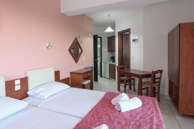 استوديو سوبيريور بسريرين منفصلين بإطلالة على المسبح، Ariadni Palace 1/8