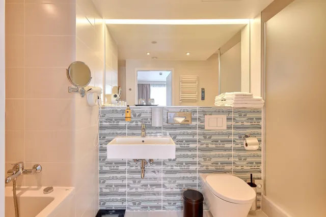 جناح جونيور، Golden Tulip Warsaw Centre 8/8