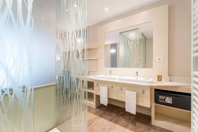 Junior, Twin Beds, Garden Area، Majestic Palace 4/4