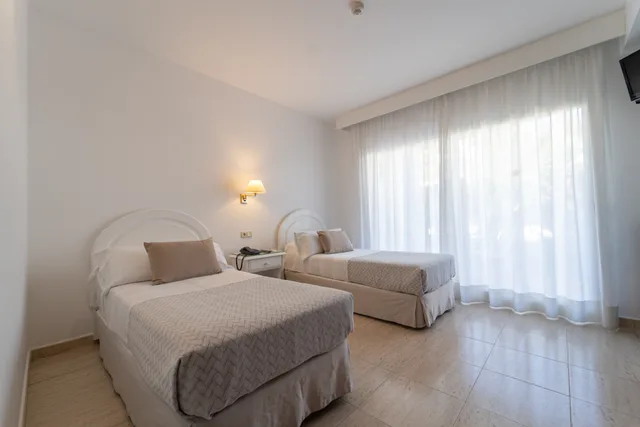 Room, Double Bed, Terrace, Piedra Paloma 2/3