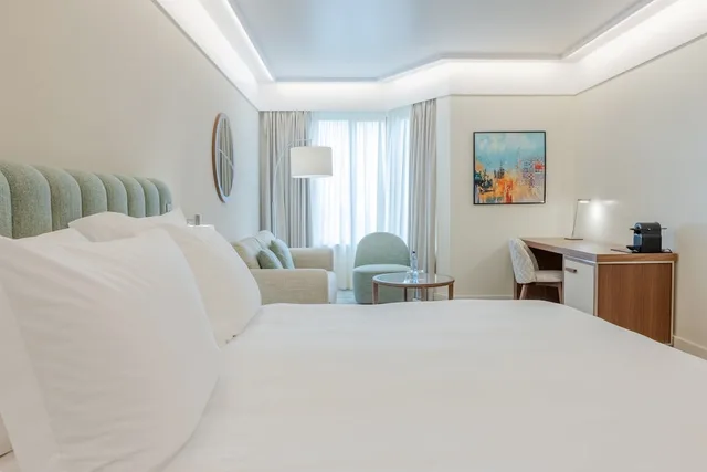 جناح جونيور بسرير كينج مع أريكة في طابق مرتفع، Crowne Plaza Porto 1/10