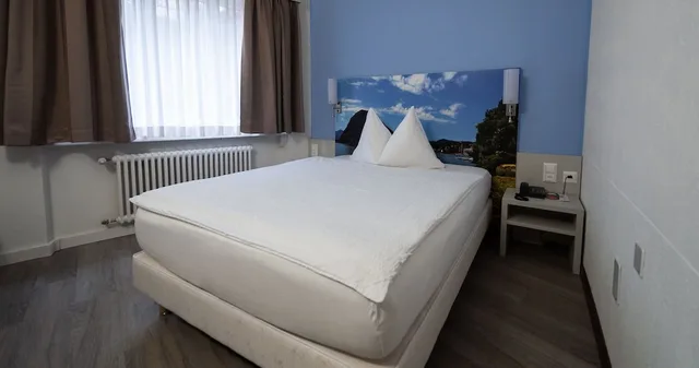 غرفة كومفورت مفردة بسرير كوين، Acquarello Swiss Quality Hotel 3/5