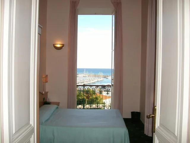 Room, Double or Twin Bed, Sea View, Residence Miramare 3/10