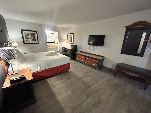 Room, King Bed, Smoking, Suite Dreams Motel Mattoon I 57 6/10