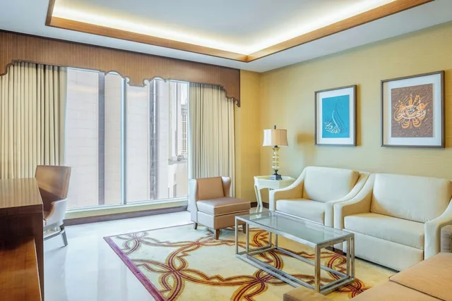 غرفة تنفيذية بسرير كينج بغرفة نوم واحدة بإطلالة للمدخنين، فندق جبل عمر ماريوت مكة(Jabal Omar Marriott Hotel Makkah) 6/9