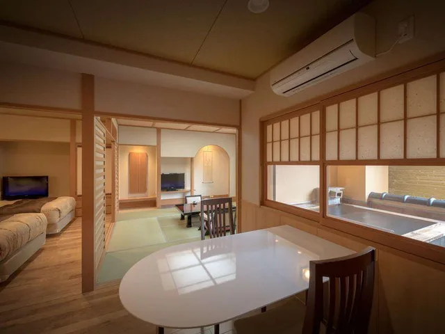Semi Room, Japanese Western, 2 Semi Double Beds, River View, Bathtub، Tsuchiyu Onsen Harumiya Ryokan 1/1