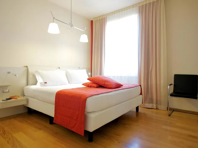 Superior, King Bed, MERCURE MILANO SOLARI 3/5