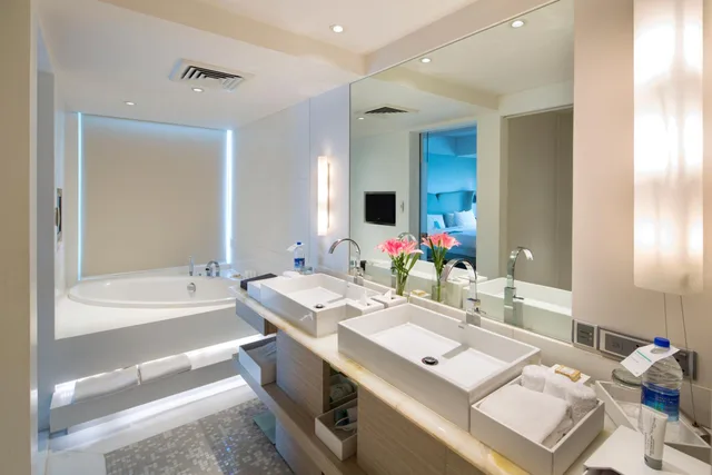 1 Bedroom, Presidential, Suite, King Bed, Executive Lounge Access, Le Meridien Gurgaon 3/4