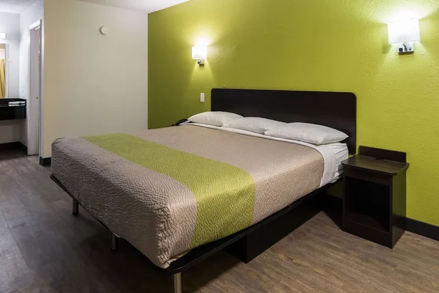 غرفة ديلوكس بسرير كينج للمدخنين، Motel6 Irving, TX - Loop 12 9/10
