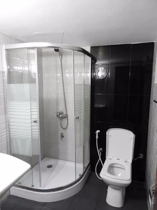 غرفة بسرير مزدوج بحمام خاص، Hanthana Breeze Home Stay 4/5