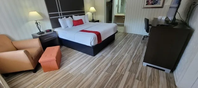 غرفة بزنس بسرير كينج، Ramada by Wyndham Mountain Home 1/2