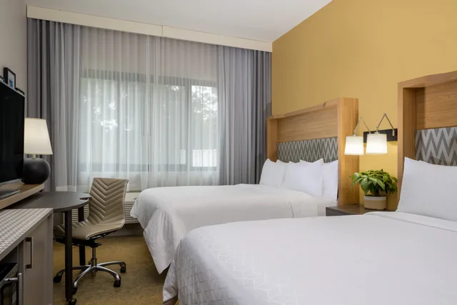 غرفة بسريرين كوين، Holiday Inn Long Island - Islip Arpt East 1/3