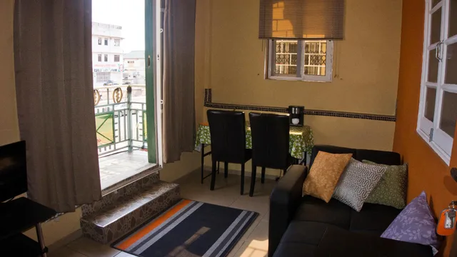 جناح تنفيذي بشرفة، Jesiwa B's Little Palace 1/2