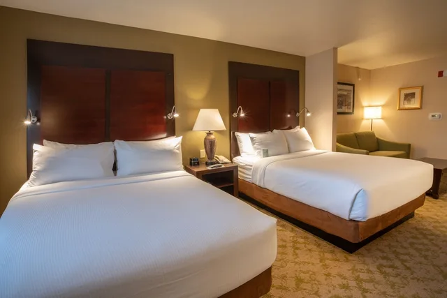 جناح بسريرين كوين مع أريكة لذوي الإعاقة، Gold Miners Inn Grass Valley, Ascend Hotel Collection 1/10