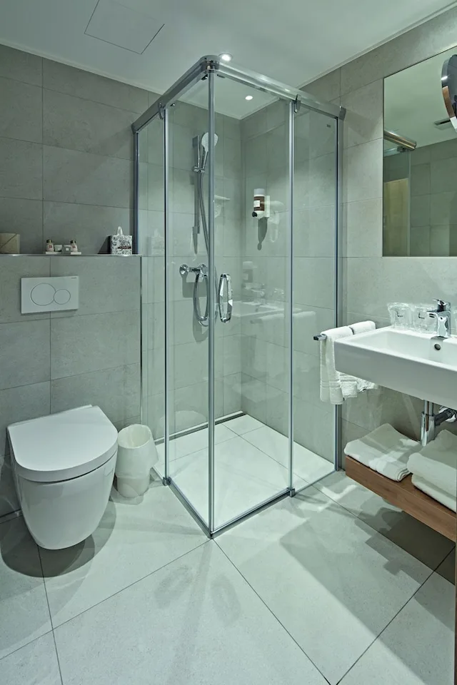 جناح جونيور بسرير كوين، City Hotel Luxembourg 3/3