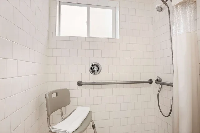 غرفة بسرير كينج للمدخنين، Travelodge By Wyndham Bakersfield 4/4