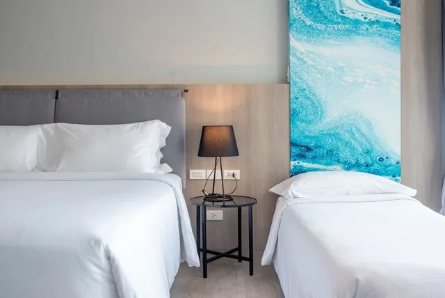 غرفة عائلية بإطلالة جزئية على البحر مع أريكة، Fortune Saeng Chan Beach Rayong 5/7
