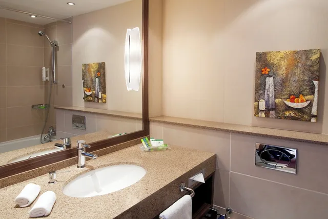 غرفة قياسية بسرير مزدوج مع أريكة للمدخنين، Holiday Inn Almaty 2/2