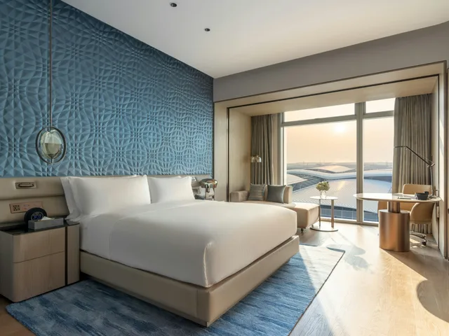 Premium, King Bed, Sea View, Hilton Shenzhen World Exhibition Convention Center 1/1