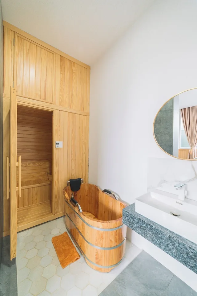 Deluxe, King Bed, Bathtub, Pool Access، Quy Tai Premium Hotel 3/7