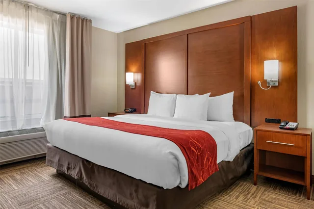 Upgrade, Suite, King Bed، Comfort Suites Urbana Champaign University Area 1/4