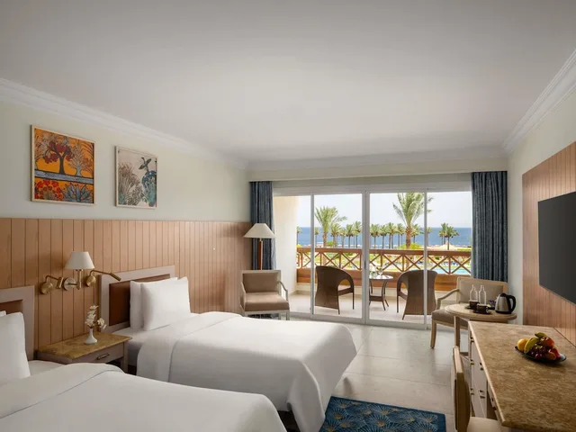 غرفة كلاسيكية بسريرين منفصلين بإطلالة على المسبح، Movenpick Taba 6/10