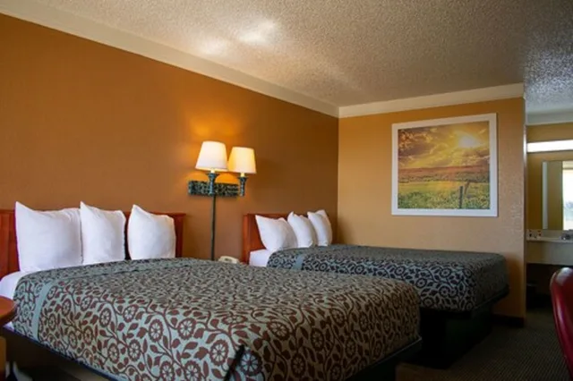 غرفة بسريرين مزدوجين للمدخنين، Days Inn By Wyndham Hillsboro Tx 2/8