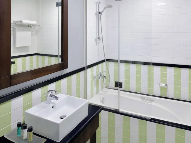 غرفة ديلوكس بسرير كينج، Movenpick Hotel Apartments Al Mamzar 8/10