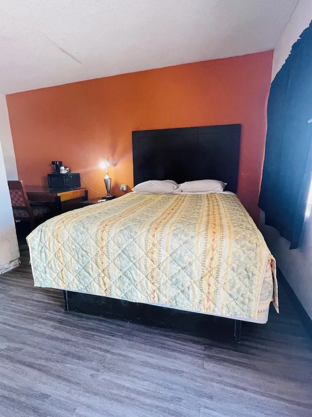 غرفة اقتصادية بسرير كوين بإطلالة على المدينة، Mustang Motel 1/4