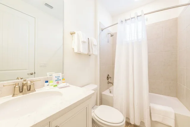 كوخ بريميوم بسرير كينج وسريرين كوين بـ5 غرف نوم، Margaritaville Cottages Orlando with H2O Waterpark by Rentyl 4/5