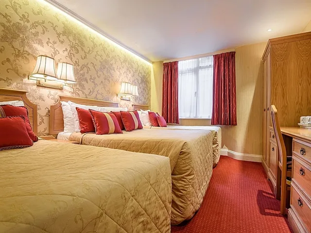 غرفة عائلية بسرير مزدوج وسريرين منفصلين، Montana Hotel London 1/3