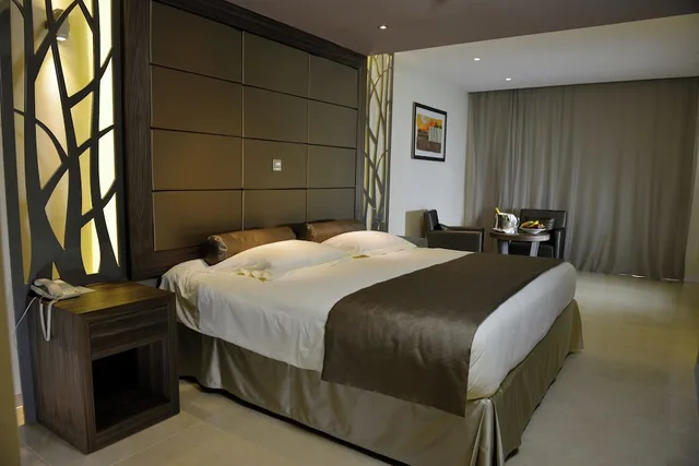 غرفة ديلوكس بإطلالة على البحر، Adams Beach Hotel and SPA 1/3