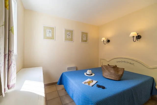 1 Bedroom, Apartment, Double Bed, 2 Sofa, Balcony or Terrace، Maeva Particuliers Les Restanques Du Golfe de Saint Tropez 3/10