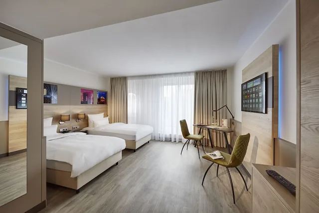 غرفة ديلوكس بسريرين منفصلين، Lindner Hotel Dusseldorf Airport, part of JdV by Hyatt 2/10