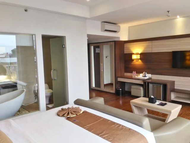 جناح بسرير كوين، Crystal Lotus Hotel 2/3
