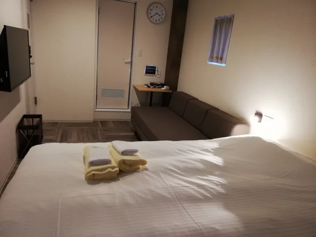 غرفة متصلة بسريرين مزدوجين مع أريكة، Shinsaibashi House 1/10