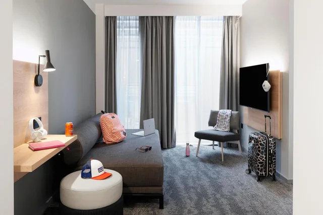 Moxy Sleeper, Guest Room, Family, King Bed، Moxy Manchester City 4/4
